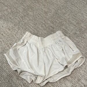 Lululemon Athletica Cream Athletic Shorts Lightweight Moisture-Wicking